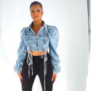 Women’s cropped runched denim jean jacket size S